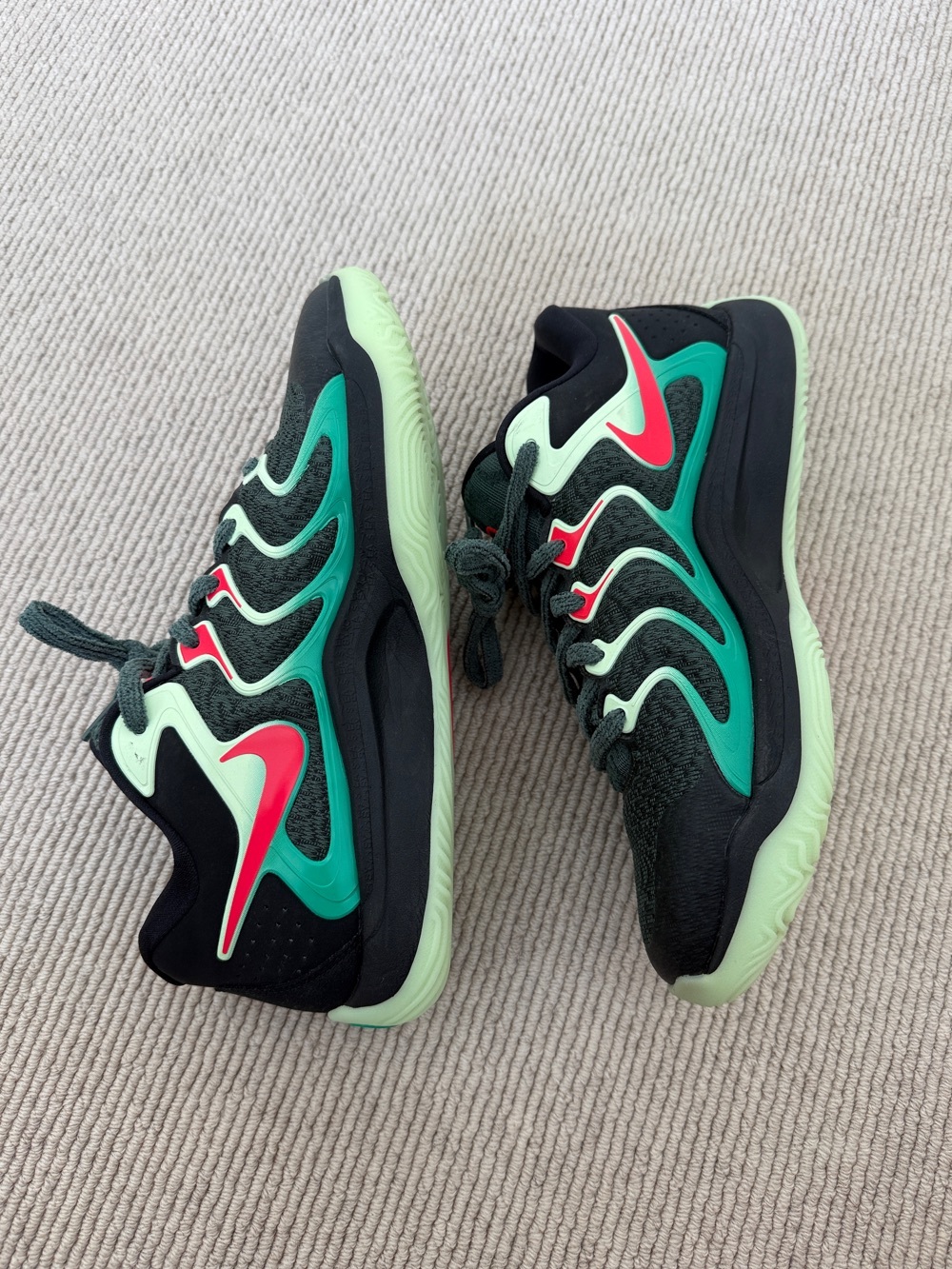 KD17 Basketball Shoes Black/Vintage Green/Night Forest/Bright Crimson